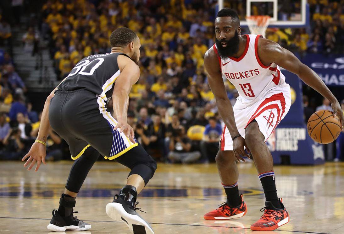 英雄联盟全球总决赛-今晚体能课后，阿贾克斯外线爆发备战NBA总决赛，目标明确，心理建设被强调的简单介绍